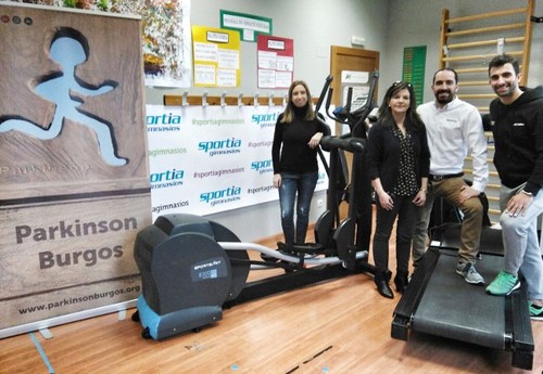 Sportia dona equipamiento profesional a la asociación de Parkinson de Burgos